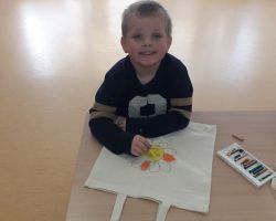 dzieci obchodzące dzień ziemi