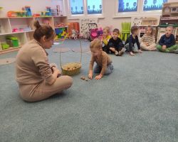 dzieci wykonują zadania matematyczne