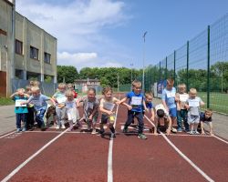 dzieci podczas udziału w akcji Sprintem do maratonu