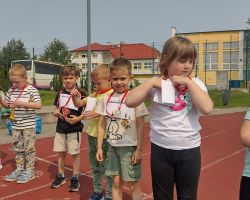 dzieci podczas udziału w akcji Sprintem do maratonu