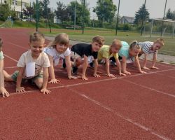 dzieci podczas udziału w akcji Sprintem do maratonu