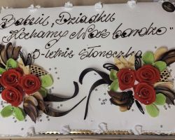 dzieci i dorośli podczas obchodów Dnia babci i dziadka