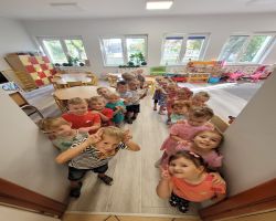 zdjęcia powrotu dzieci do przedszkola