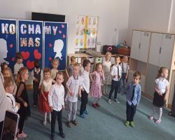 dzień przedstawiaj a występ na dzień rodziny