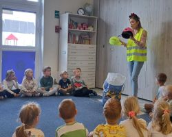 dzieci poznają zasady bhp