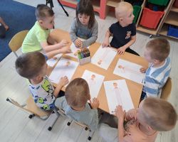 dzieci poznają zasady bhp