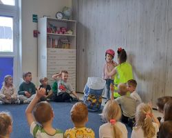 dzieci poznają zasady bhp