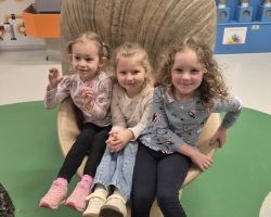 dzieci podczas wycieczki do Centrum Nowoczesności Młyn Wiedzy w Toruniu