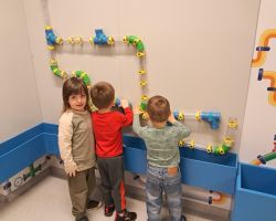 dzieci podczas wycieczki do Centrum Nowoczesności Młyn Wiedzy w Toruniu