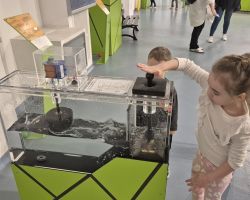 dzieci podczas wycieczki do Centrum Nowoczesności Młyn Wiedzy w Toruniu