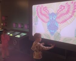 dzieci podczas wycieczki do Centrum Nowoczesności Młyn Wiedzy w Toruniu