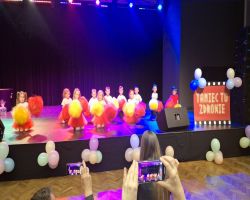 dzieci tańczą podczas konkursu taniec to zdrowie