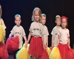 dzieci tańczą podczas konkursu taniec to zdrowie