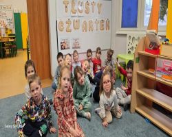 dzieci obchodzą tłusty czwartek