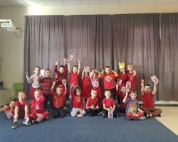 dzieci podczas obchodów walentynek