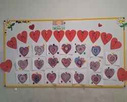 dzieci podczas obchodów walentynek