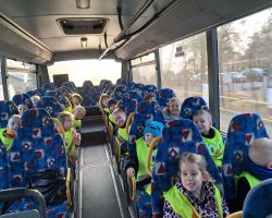 dzieci podczas warsztatów piernikarskich w Muzeum Piernika