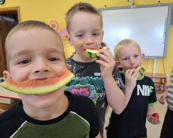 dzieci podczas obchodow dnia dziecka