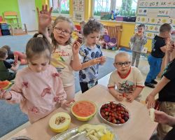 dzieci podczas obchodow dnia dziecka