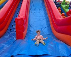 dzieci podczas obchodow dnia dziecka