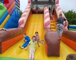 dzieci podczas obchodow dnia dziecka