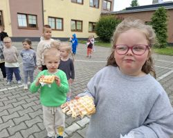 dzieci podczas obchodow dnia dziecka