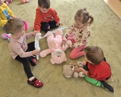 dzieci podczas obchodów światowego dnia zdrowia