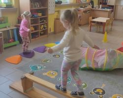 dzieci podczas obchodów światowego dnia zdrowia