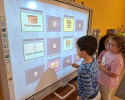 dzieci podczas obchodów światowego dnia zdrowia