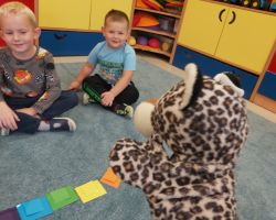 dzieci podczas realizacji programu nowatorskiego matematyka sensoryczna