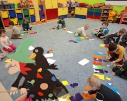 dzieci podczas realizacji programu nowatorskiego matematyka sensoryczna