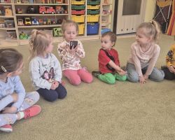 dzieci podczas obchodów światowego dnia zdrowia