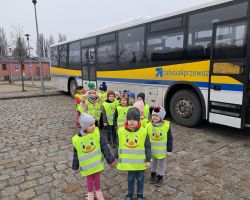 dzieci podczas wycieczki do Centrum Nowoczesności Młyn Wiedzy w Toruniu