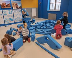 dzieci podczas wycieczki do Centrum Nowoczesności Młyn Wiedzy w Toruniu