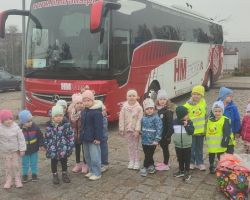 dzieci podczas wycieczki do Centrum Nowoczesności Młyn Wiedzy w Toruniu