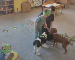 dzieci podczas różnych aktywności w pierwszym dniu wiosny