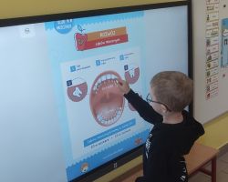 dzieci podczas realizacji programu profilaktycznego klub mleczaka