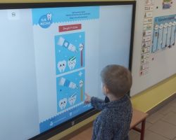 dzieci podczas realizacji programu profilaktycznego klub mleczaka