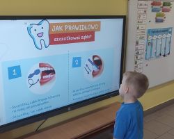 dzieci podczas realizacji programu profilaktycznego klub mleczaka