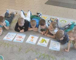 dzieci podczas realizacji programu profilaktycznego klub mleczaka