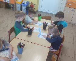 dzieci podczas realizacji programu profilaktycznego klub mleczaka