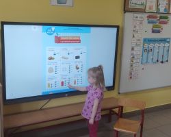 dzieci podczas realizacji programu profilaktycznego klub mleczaka