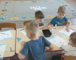 dzieci podczas realizacji programu profilaktycznego klub mleczaka