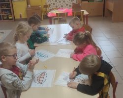 dzieci podczas realizacji programu profilaktycznego klub mleczaka