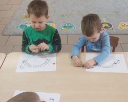 dzieci podczas realizacji programu profilaktycznego klub mleczaka