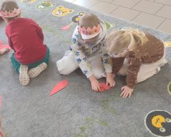 dzieci podczas zajęć dydaktycznych i zabaw