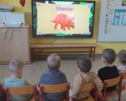 dzieci podczas zajęć dydaktycznych i zabaw