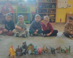 dzieci podczas zajęć dydaktycznych i zabaw