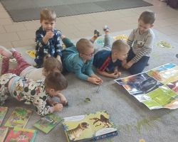 dzieci podczas zajęć dydaktycznych i zabaw