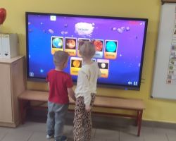 dzieci podczas zajęć dydaktycznych i zabaw